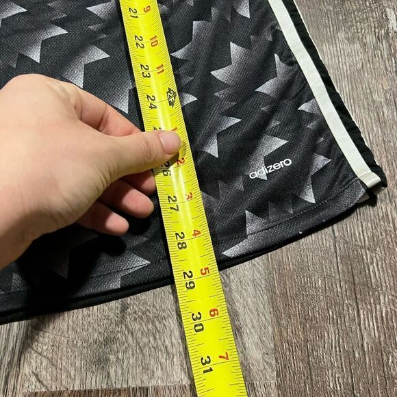 Manchester United 2017 Adidas Jersey - Picture 5 of 8